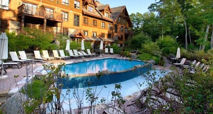 BEST Ski-in / ski-out in Tremblant!!! CHIC chalet overlooking ski slopes!