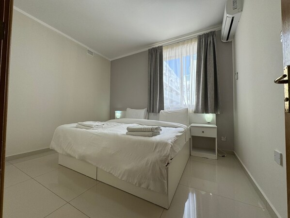 Apartment, 1 Bedroom (1 Bed Sleeps 4) | Desk, iron/ironing board, free cribs/infant beds, rollaway beds - Triton (St. Paul's Bay)