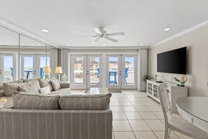 TV - Newly Renovated Beachside 2BR Sunrise BalconyViews (Destin)