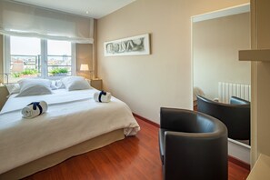 3 bedrooms, iron/ironing board, free WiFi, bed sheets - Tessa - Habitat Apartments (Barcelona)