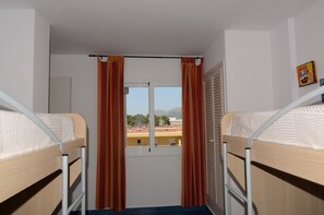 2 habitaciones, tabla de planchar con plancha y wifi gratis 
