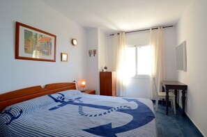 2 chambres, fer et planche à repasser, accès au Wi-Fi (inclus)