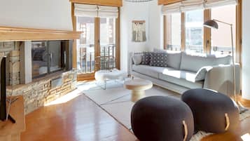 Televisie en een open haard