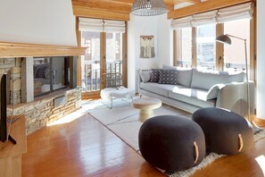 TV, fireplace