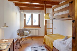 3 bedrooms, iron/ironing board, free WiFi, bed sheets