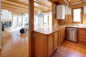 Fridge, oven, dishwasher, coffee/tea maker - Ribaeta by FeelFree Rentals (Vielha)