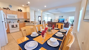 Dining - Executive Home in Gated Community w pool spa, games room, close to shops (Clermont)