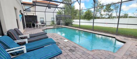 UppvÀrmd pool