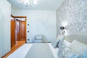 1 dormitori, planxa i posts de planxar, wifi gratuïta i roba de llit 