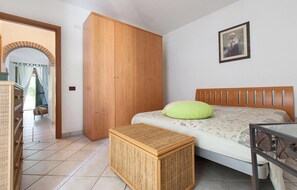 2 habitaciones, tabla de planchar con plancha, internet y ropa de cama 