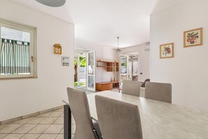 Dining - Villa Goccia by BarbarHouse (Torre dell'Orso)