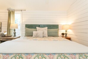 3 bedrooms, iron/ironing board, free WiFi, bed sheets - Forget Me Not | Beautiful & Historic | Amazing Outdoor Space (Fredericksburg)
