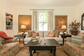 TV, DVD player, video library - Forget Me Not | Beautiful & Historic | Amazing Outdoor Space (Fredericksburg)