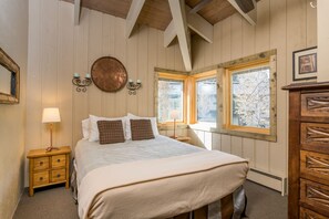 4 soverom, strykejern/-brett, wi-fi (inkludert) og sengetøy