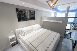 2 bedrooms, iron/ironing board, travel cot, WiFi - Duplex Loft with Private Terrace, Parc Avenue (Montréal)
