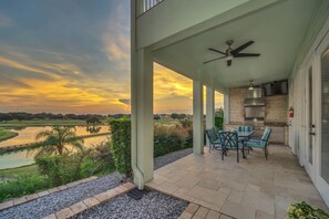 Outdoor dining - Regal Reunion Views | Amazing Sunset and Golf Course Views, Games Room (Kissimmee)