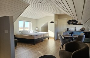 Family Apartment | Living area | 43-inch flat-screen TV with digital channels - Kviholmi Premium Apartments (Rangárþing eystra)