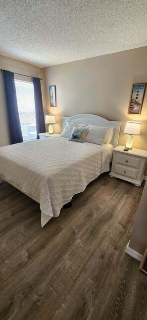 4 chambres, fer et planche à repasser, lit de bébé portatif