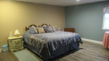 4 slaapkamers, een bureau, een strijkplank/strijkijzer, gratis wifi