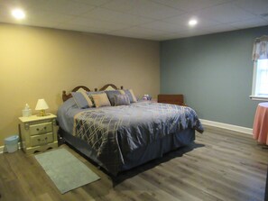 4 bedrooms, desk, iron/ironing board, free WiFi - Gorgeous Mtn Views, Perfect for Fall, Near Peaks of Otter, D-Day Memorial (Bedford)