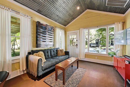 Walk to it all! ~ Historic Bungalow with Fenced Yard ~ Fast Wifi