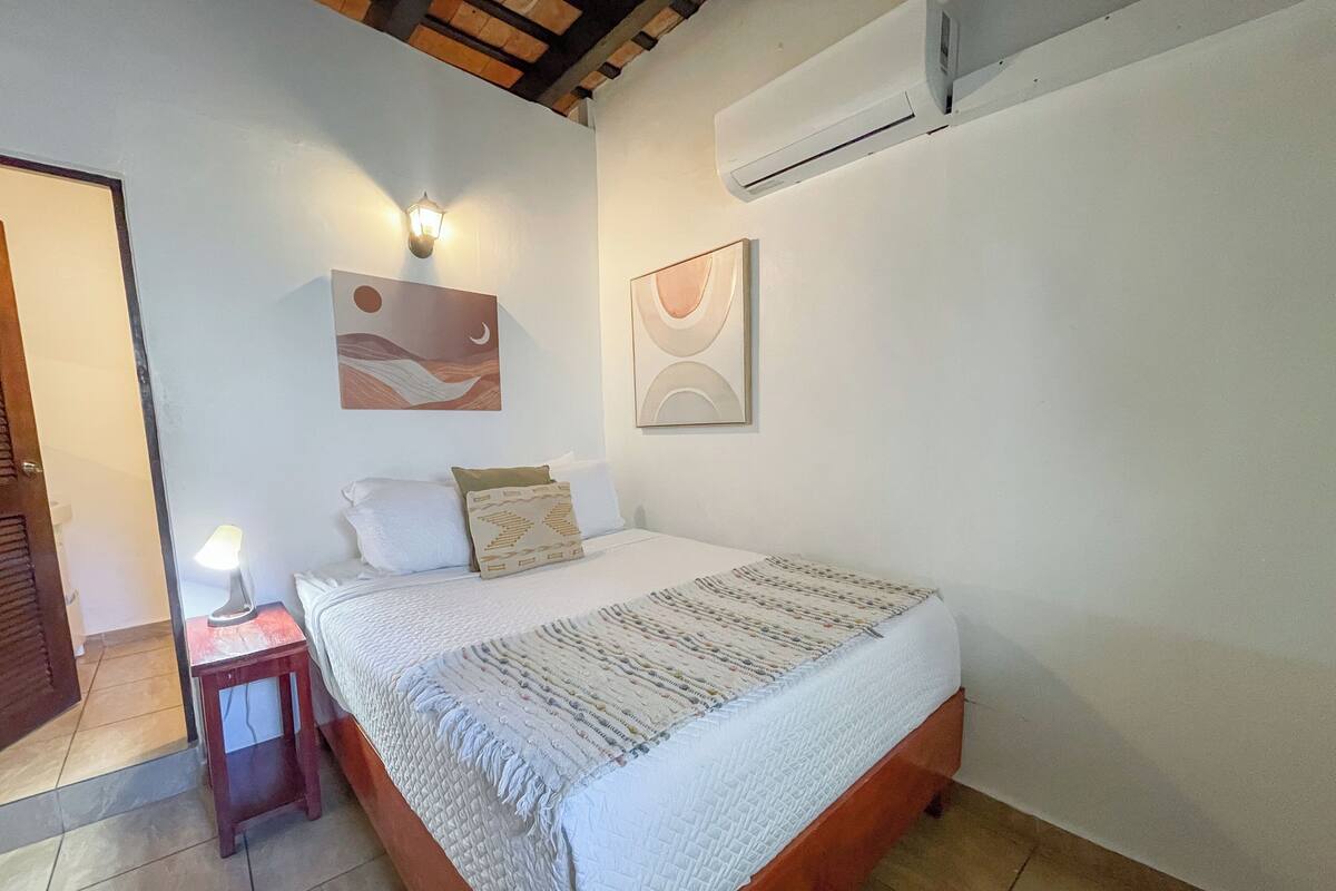 アパートメント (251 Fortaleza, Apt 4) | 1 室のベッドルーム、高級寝具、低反発ベッド、アイロン / アイロン台
