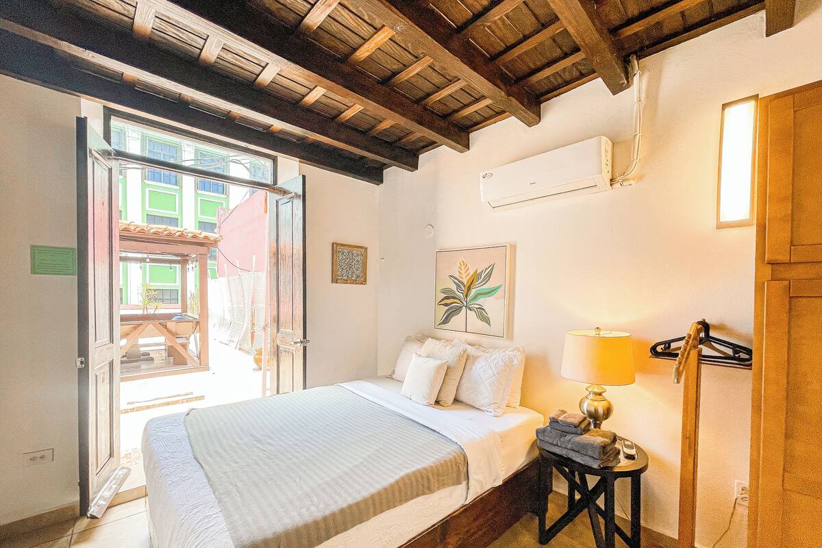 アパートメント (251 Fortaleza Apt, 5 PH) | 1 室のベッドルーム、高級寝具、低反発ベッド、アイロン / アイロン台
