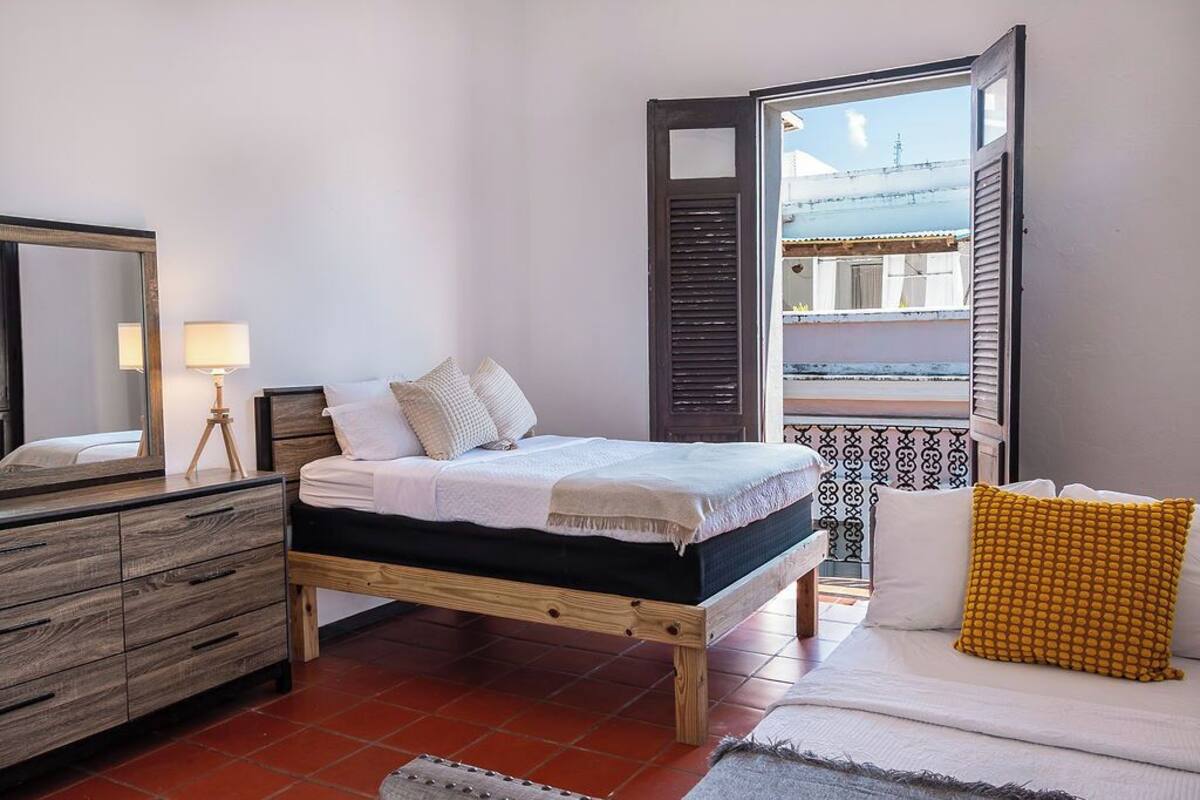 アパートメント (65 Fortaleza, Apt 8) | 1 室のベッドルーム、高級寝具、低反発ベッド、アイロン / アイロン台