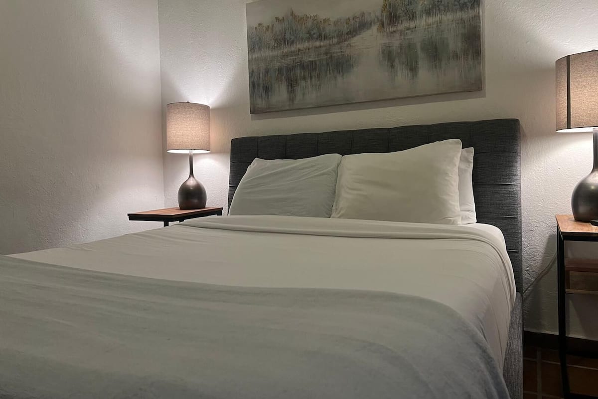Economy 2-Bedroom, No Balcony (Is in 65 C Fortaleza Apt 2 San Juan PR) | 1 bilik tidur, peralatan tempat tidur premium, busa memori