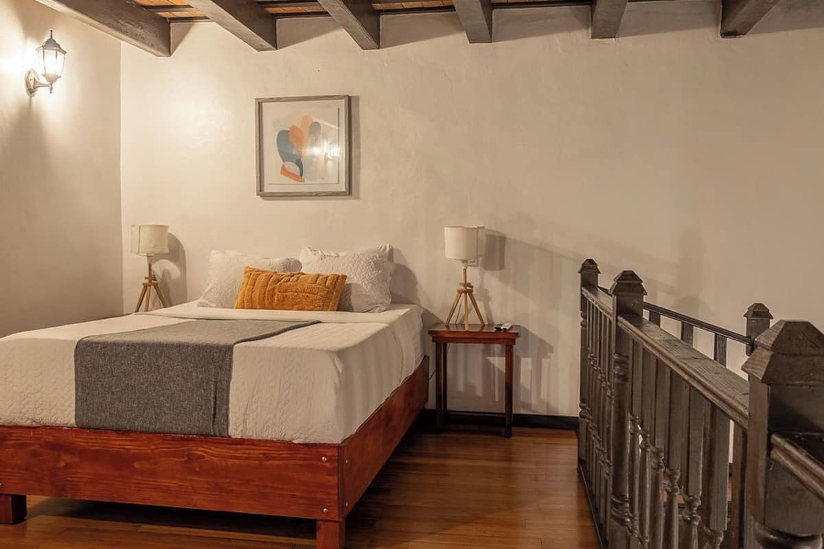 Suite 3, Deluxe Suite, 1 Bedroom and 1 loft, (251 Fortaleza, Suite 3, San Juan PR 00901) | 1 bilik tidur, peralatan tempat tidur premium, busa memori