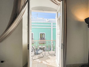 Cozy Suite w/ Balcony, Central (Is in 106 C Fortaleza Apt 4, San Juan PR) | Terrass/Patio