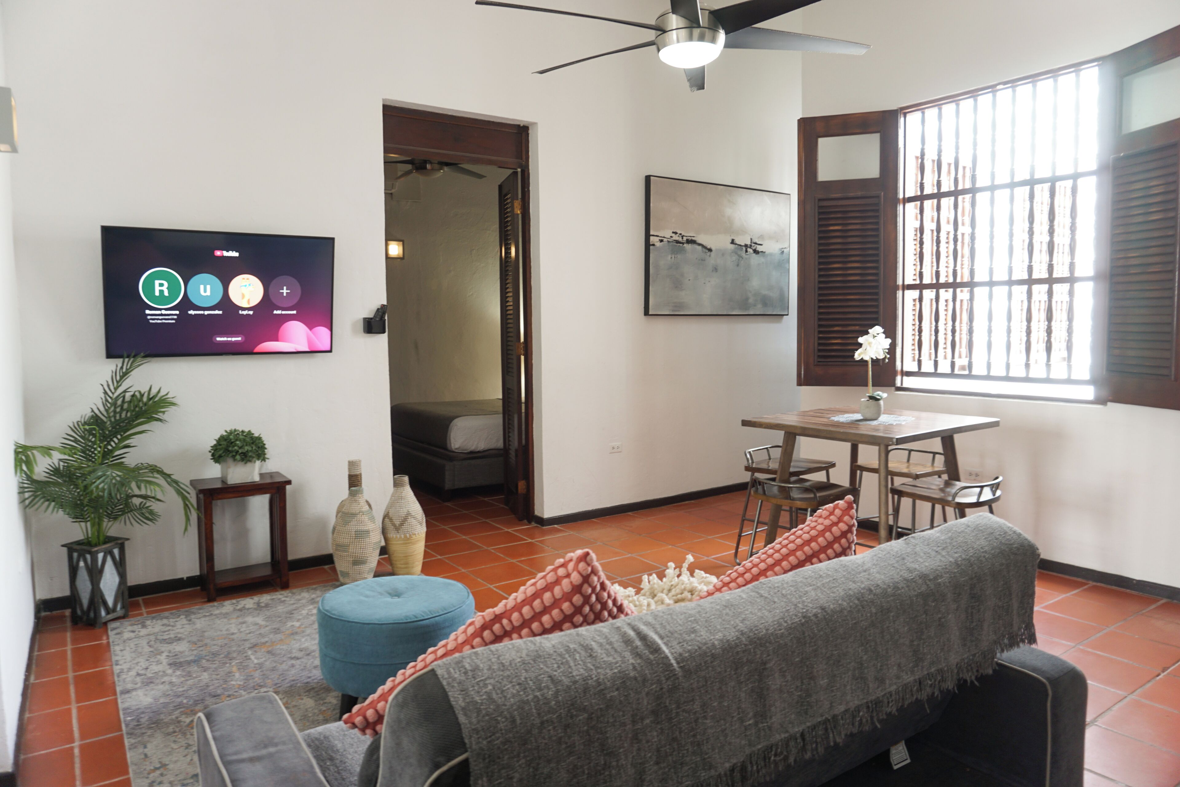 Traditional Apartment (Is in 65 Fortaleza, Apt 6, San Juan PR 00901) | Living area | 55-inch Smart TV with digital channels, TV, Netflix