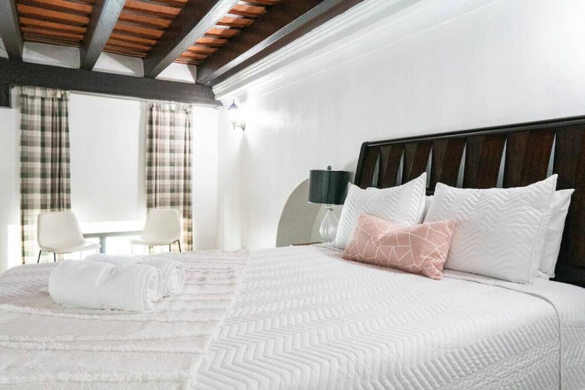 Deluxe 3-Bedroom w/ City View (Is in 251 Fortaleza Suite 1 San Juan PR) | 1 bilik tidur, peralatan tempat tidur premium, busa memori