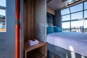 1 Bedroom Apartment | 2 slaapkamers, een laptopwerkplek, een strijkplank/strijkijzer