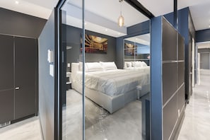 1 bedroom, memory-foam beds, iron/ironing board, travel cot - Fully Equipped Apartment near Mont-Royal (Montreal)