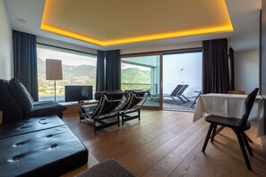 Panoramic Suite, Valley View | Hypo-allergenic bedding, minibar, in-room safe, desk - Hotel Pazeider Bio (Marlengo)