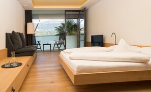 Dobbeltrom – deluxe (Meranblick) | Allergitestet sengetøy, minibar, safe på rommet og skrivebord