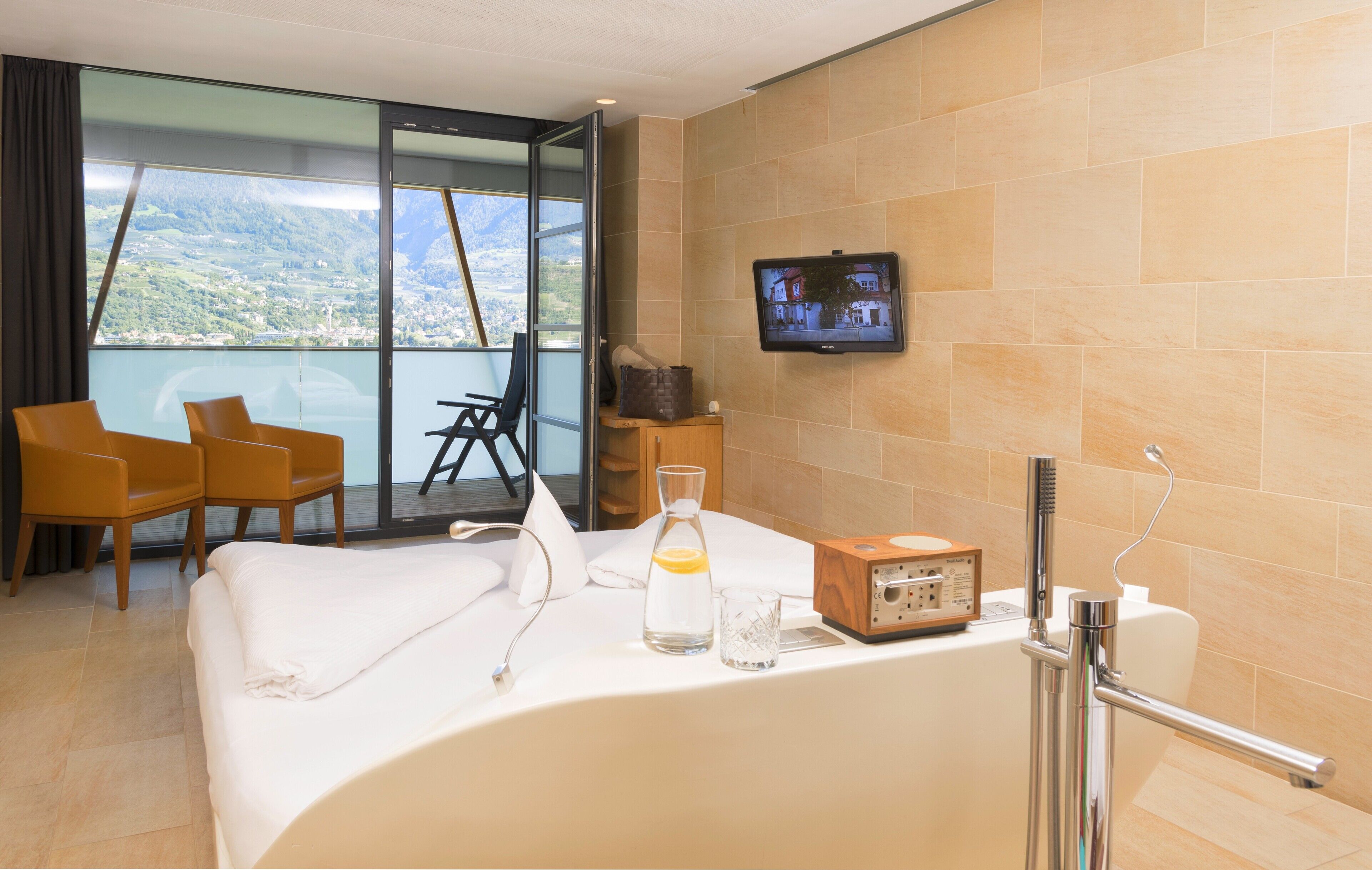 Kahden hengen romanttinen huone (Meranblick) | Allergiatestatut vuodevaatteet, minibaari, tallelokero huoneessa