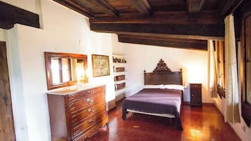 8 slaapkamers, een strijkplank/strijkijzer, gratis wifi