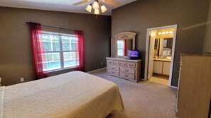 4 quartos, ferros/tábuas de passar roupa, Wi-Fi de cortesia