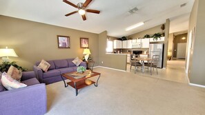 TV, DVD player, table tennis, stereo - Pool home on Hwy 27, minutes to Disney, free wifi, washer and dryer (Davenport)