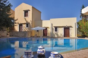 Pool - Heliopetra studios, small village close to beaches (Vamos)