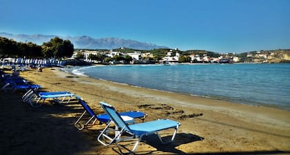 Vacances petit village en Crete, studios et maisonnettes