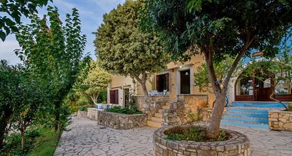 Vacances petit village en Crete, studios et maisonnettes