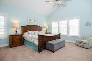 4 bedrooms, iron/ironing board, WiFi, bed sheets