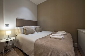 2 室のベッドルーム、アイロン / アイロン台、WiFi (無料)、ベッドシーツ