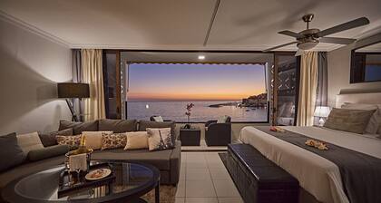Modern Beach Apartment with Spectacular Views