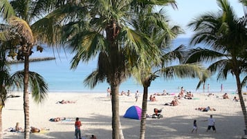 En la playa y toallas de playa