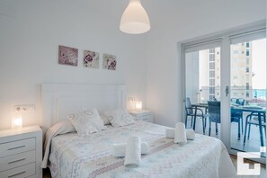 2 chambres, fer et planche à repasser, accès au Wi-Fi (inclus)