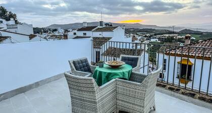 Lemon Tree Patio-Mountain View, Delightful home in Olvera-Cadiz-Andalucia-Spain